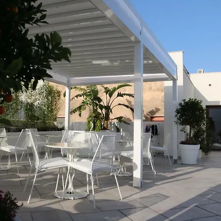 לינה וארוחת בוקר Nesea 4*